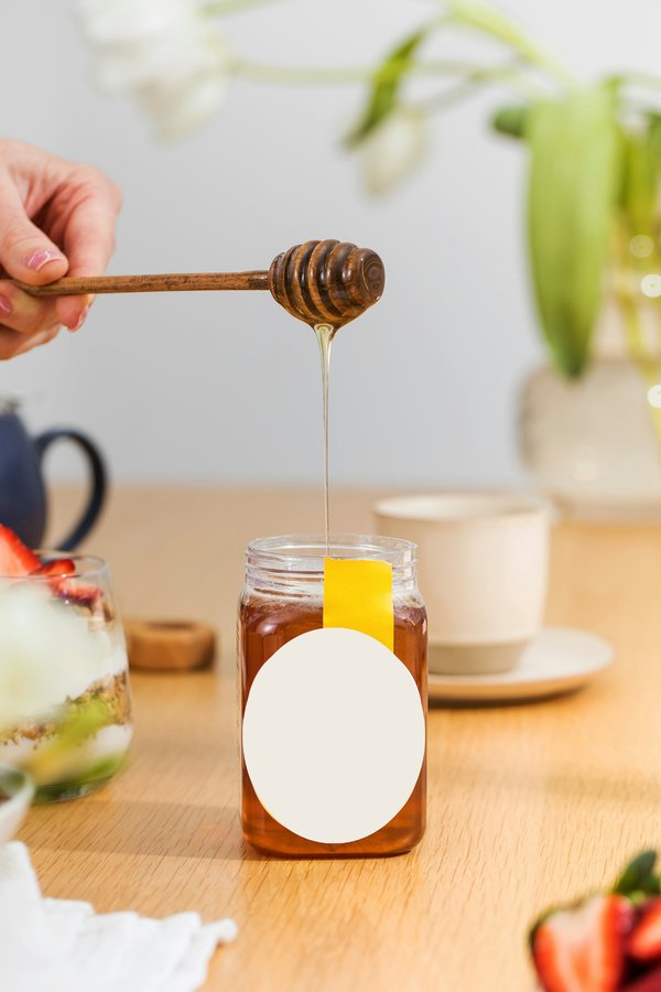 Étiquette miel : comment choisir le design parfait pour vos pots